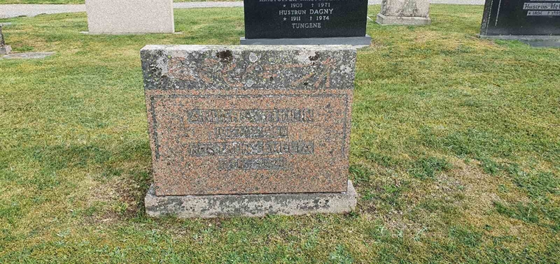 Grave number: N 003  0474, 0475