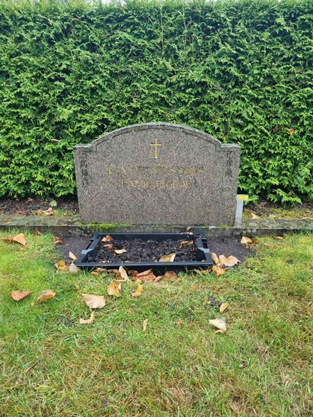 Grave number: 1 04   21