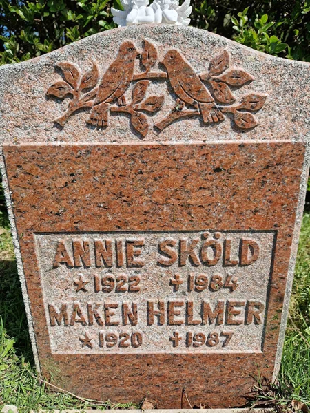 Grave number: 501 28 5502-5503