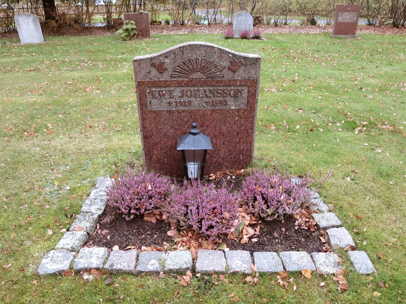 Grave number: HNB I    18