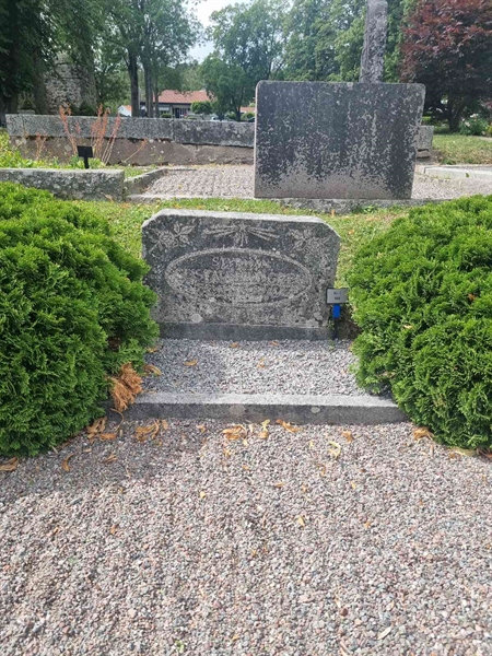Grave number: SI 6   892, 893