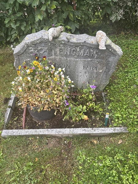 Grave number: 002 2   617