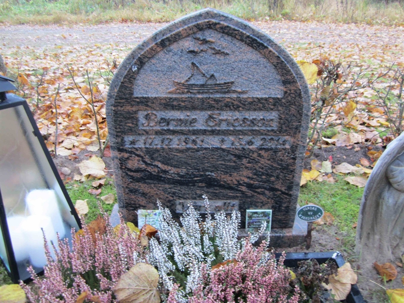 Grave number: 1 44    22-23