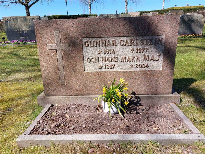 Grave number: HV 34   12, 13
