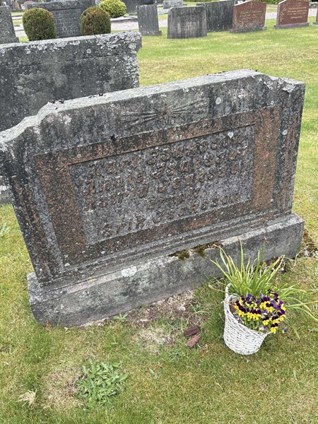 Grave number: SKF B    69, 70