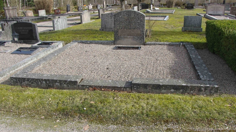 Grave number: HJ   122, 123, 124