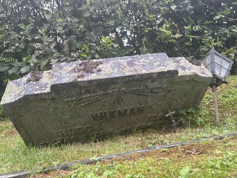 Grave number: 002 2   567