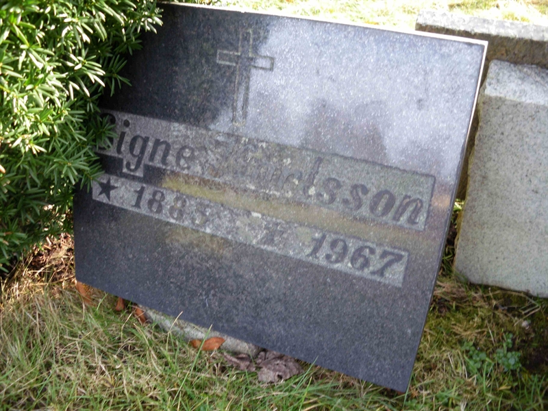 Grave number: HÖB NA05    82