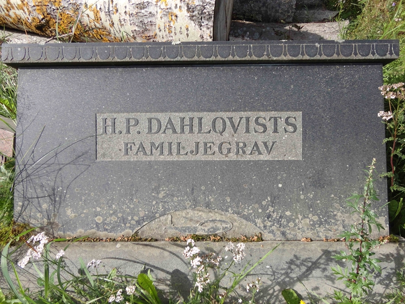 Grave number: 1 D   100