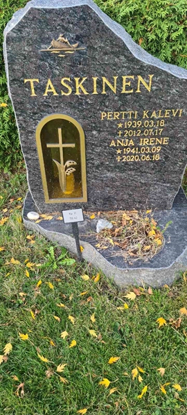 Grave number: M H   39, 40