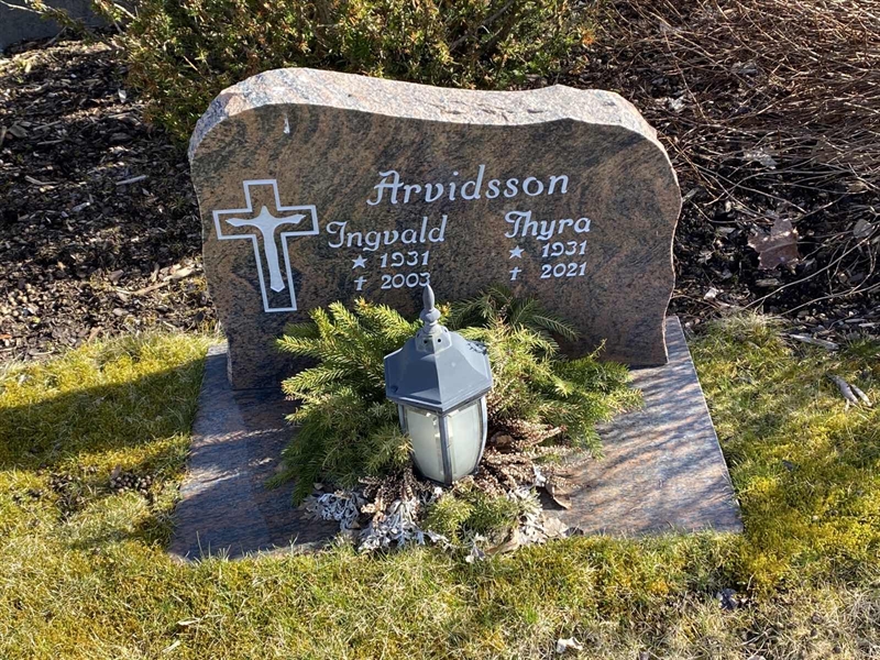 Grave number: 2 F    29-30