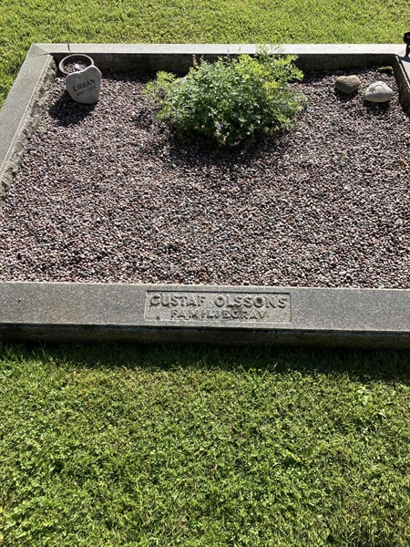 Grave number: 1 07    39, 40