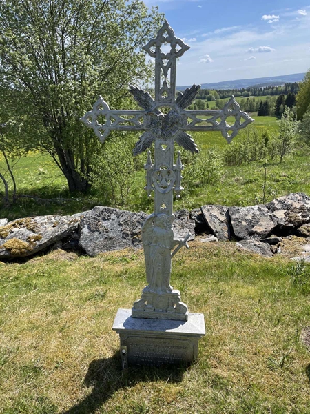 Grave number: KA C   661, 662