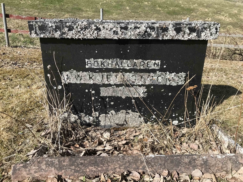 Grave number: UR NM     3