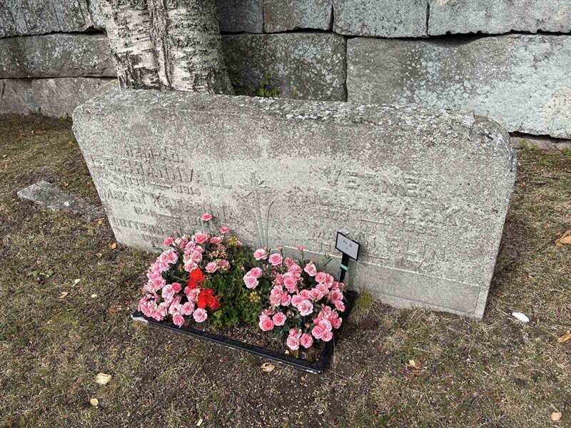 Grave number: 003 B     7