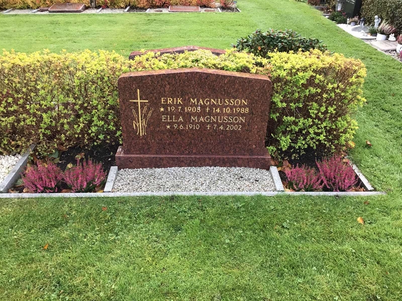 Grave number: LM 4 400  071, 072