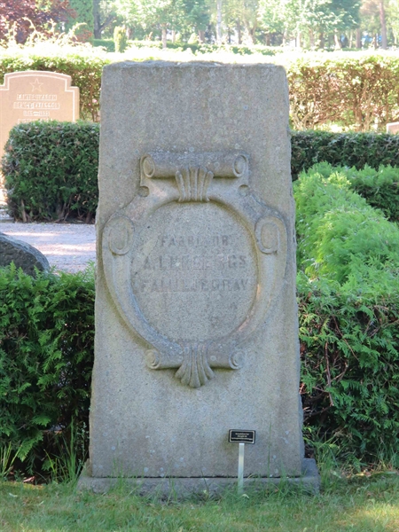 Grave number: HÖB 13   395