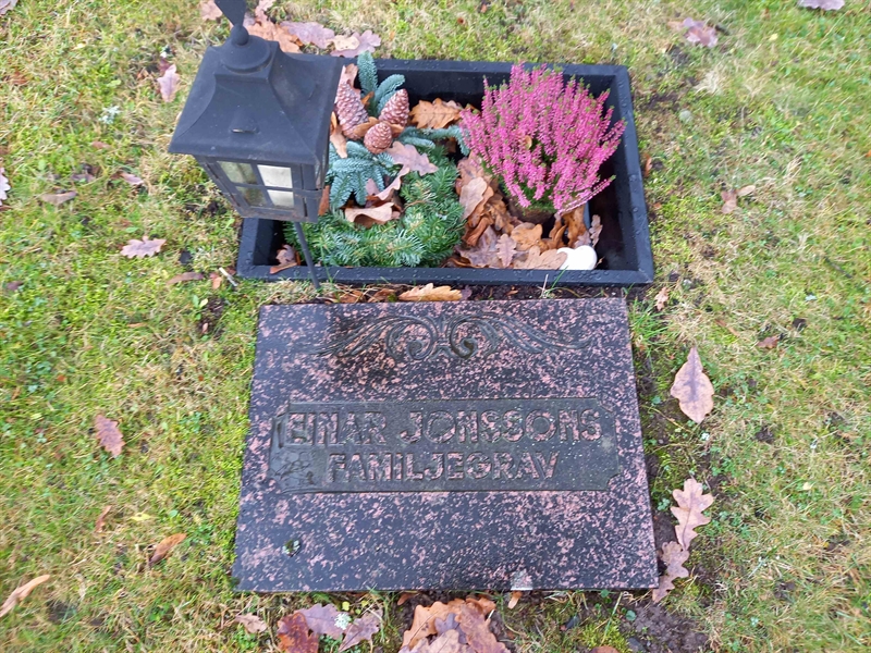 Grave number: NO 07   108