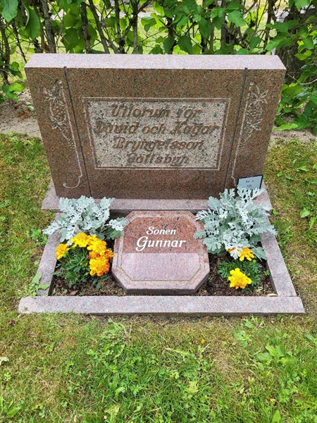 Grave number: Jä 04   135