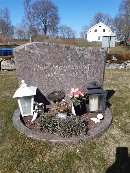 Grave number: HM 19   15