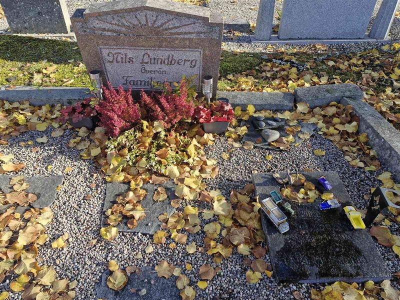 Grave number: AK B  2214-2216