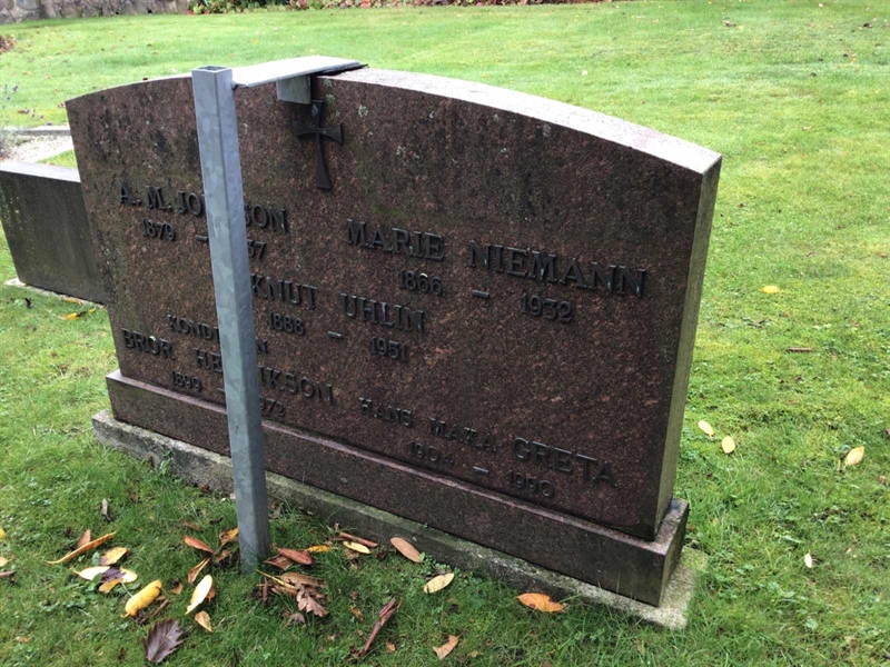 Grave number: LM 1 02  018, 019