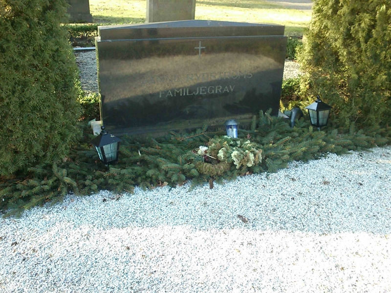 Grave number: Kg XII    77