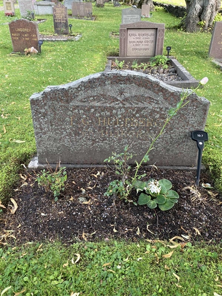 Grave number: 1 10     7