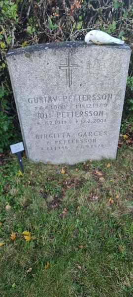 Grave number: M 16   28, 29