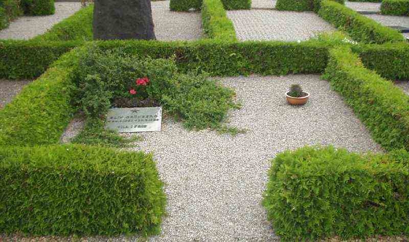 Grave number: VK III    68