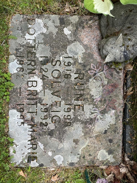 Grave number: 1 08 105, 106