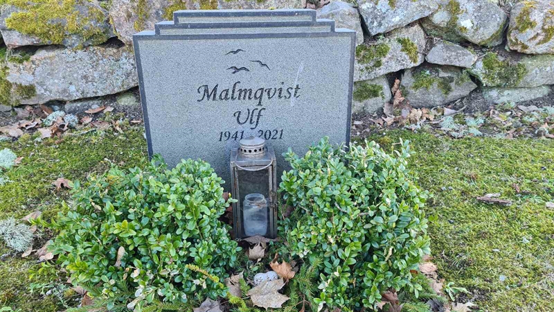 Grave number: M G 10    97-98