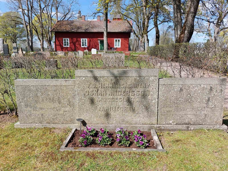 Grave number: HÖ 5   17, 18, 19