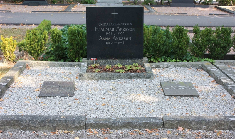 Grave number: Ö 21i   175, 176