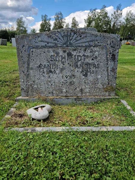 Grave number: 1 09    57