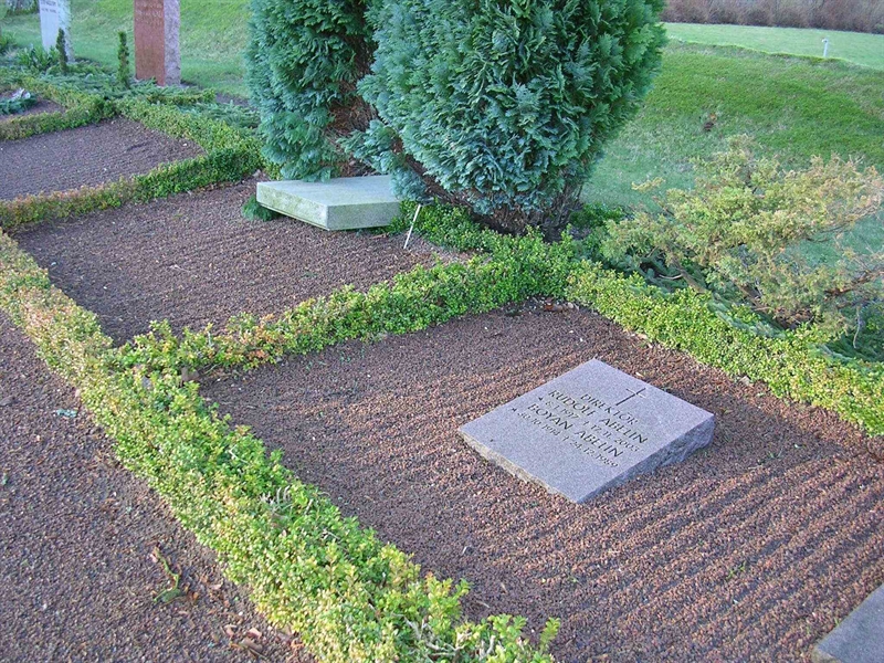 Grave number: BNB 2E   458