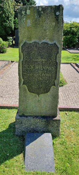 Grave number: LM 1 05  014