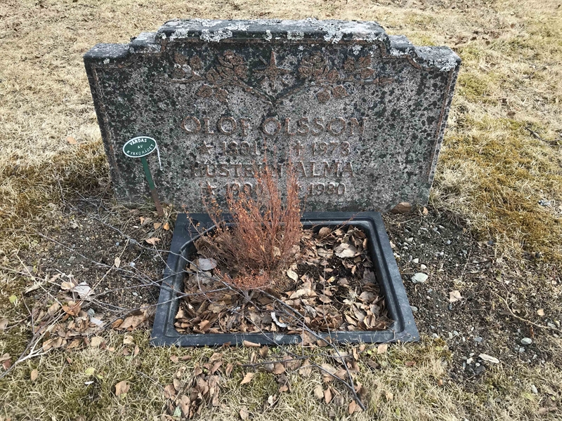 Grave number: KA C   562, 563