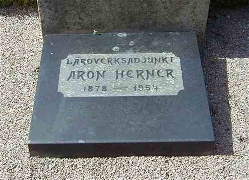 Grave number: BK C   142, 143, 144, 145