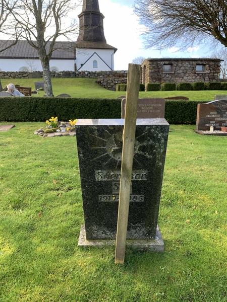 Grave number: SÖ L   173, 174