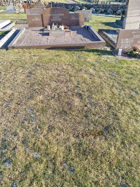 Grave number: TG 005 0694, 0695