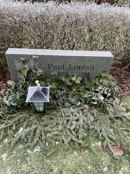 Grave number: 04 B   679-680