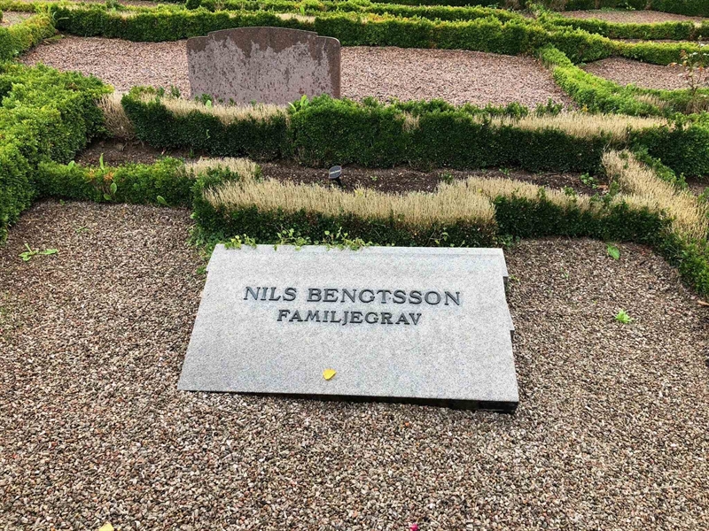 Grave number: Kå 36    17, 18