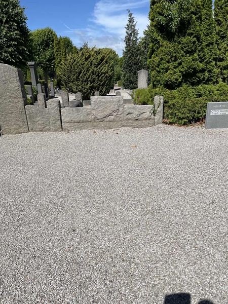 Grave number: NK III   123