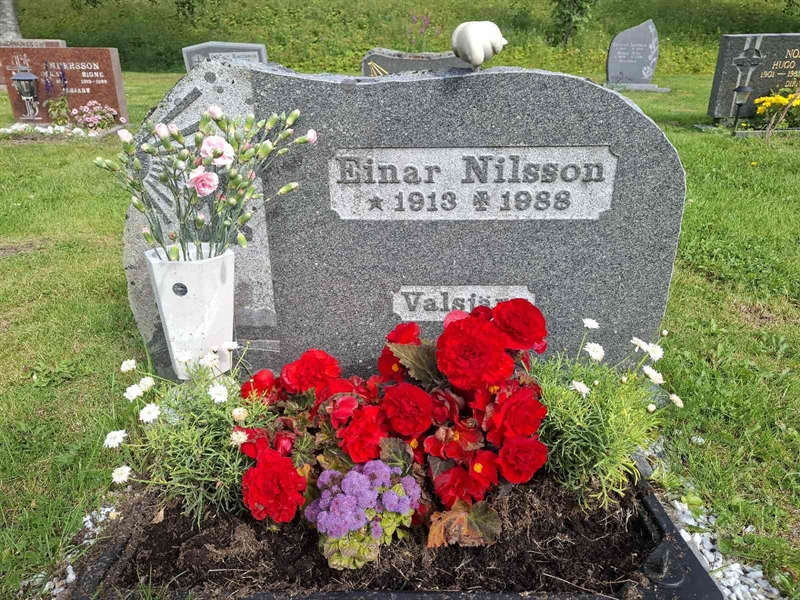 Grave number: 001 3  2242