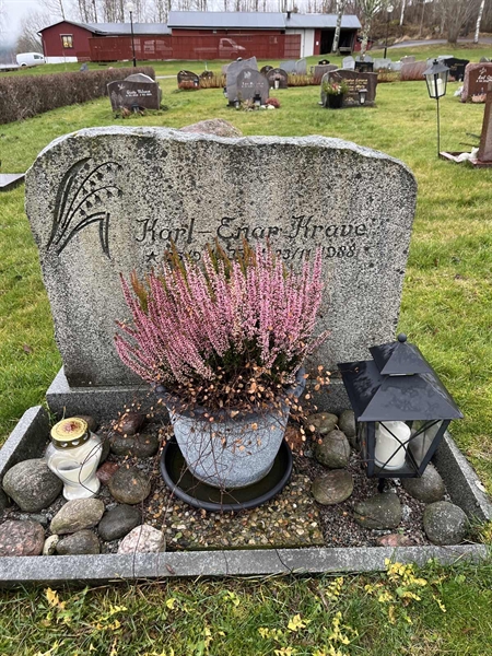 Grave number: Ärt 60 32    17+18