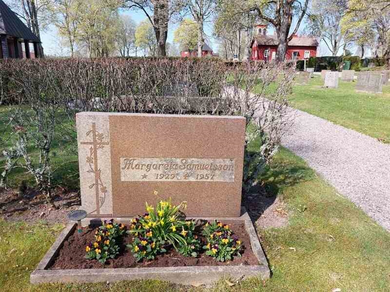 Grave number: HÖ 4   79, 80