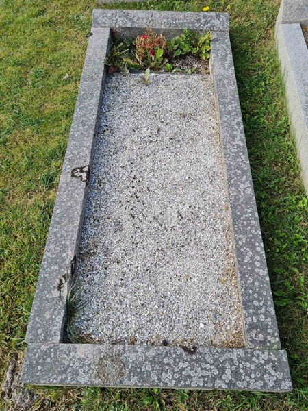 Grave number: F 02    66