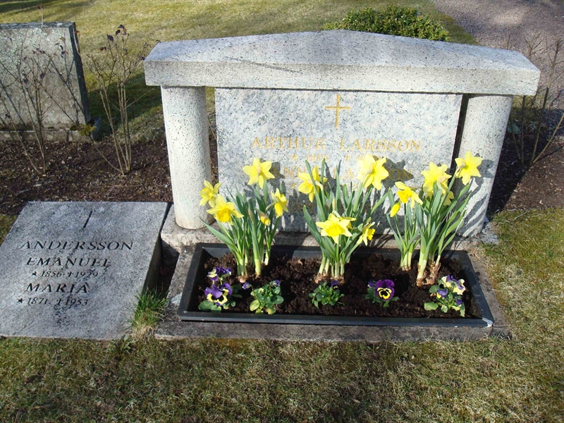 Grave number: KU 07    78, 79, 80