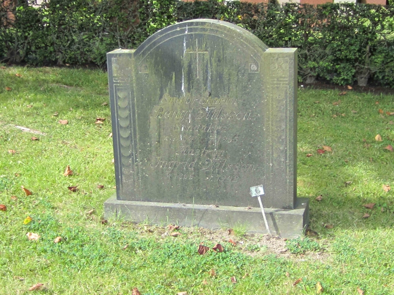 Grave number: 1 10    13